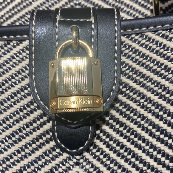 Calvin Klein black white chevron handbag NWT - Picture 5 of 11